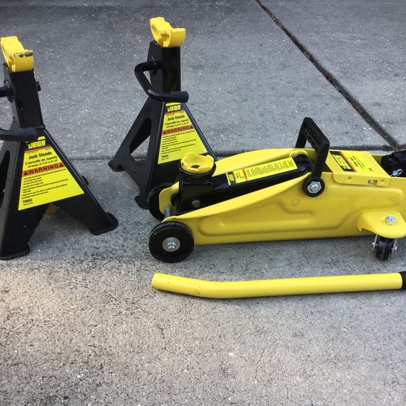 Car Jack And Two Jack Stands